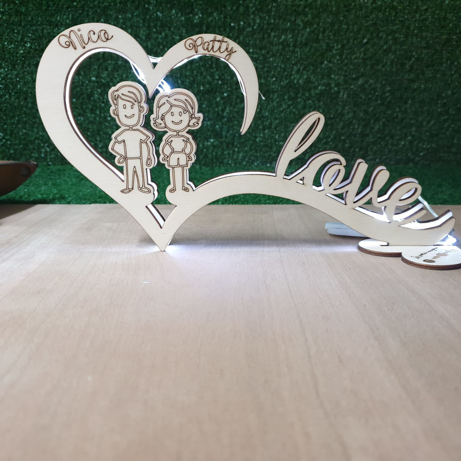 Lampada luminosa a forma di cuore con Scritta "Love"