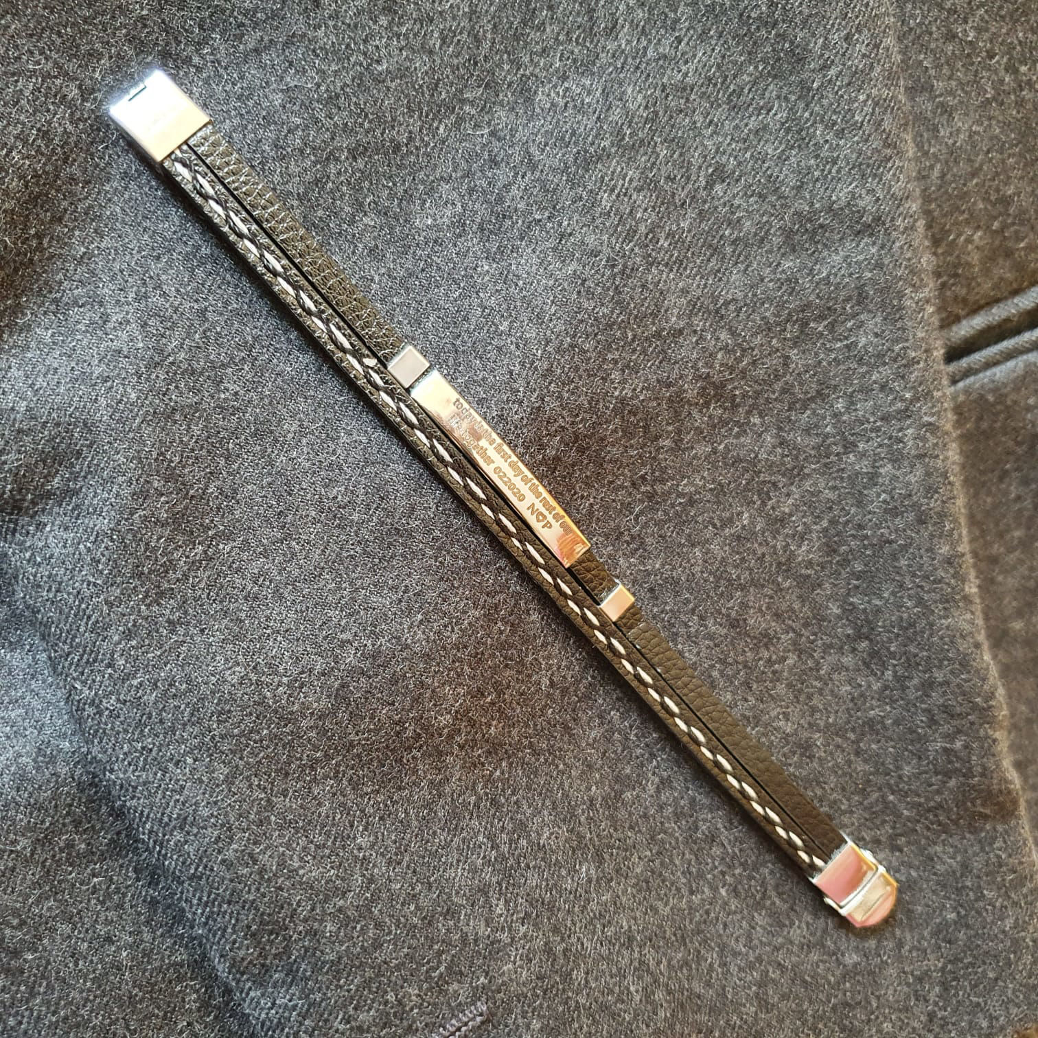 Bracciale in Acciaio e Cuoio con Incisione