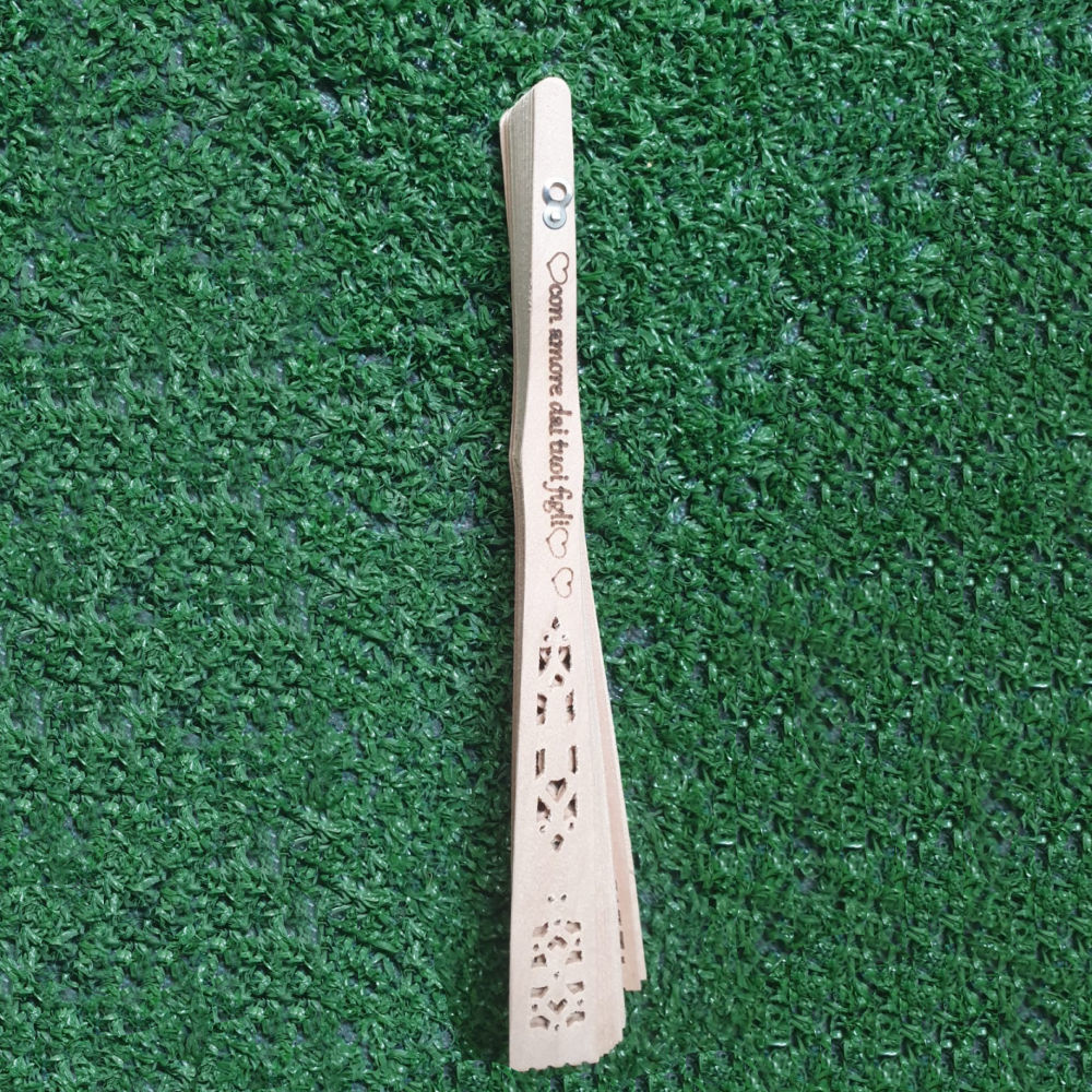 Ventaglio in Legno con Incisione