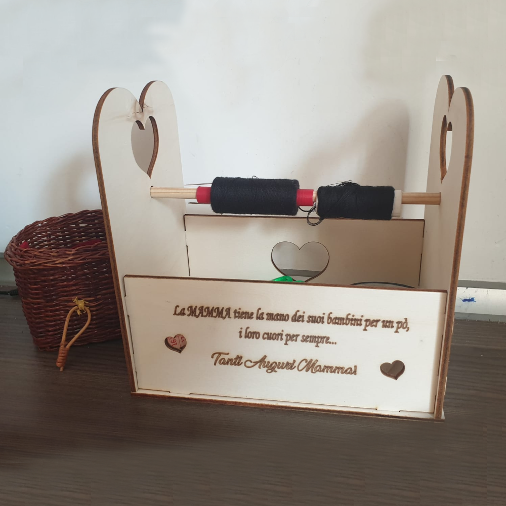 Portagomitolo per Uncinetto in Legno