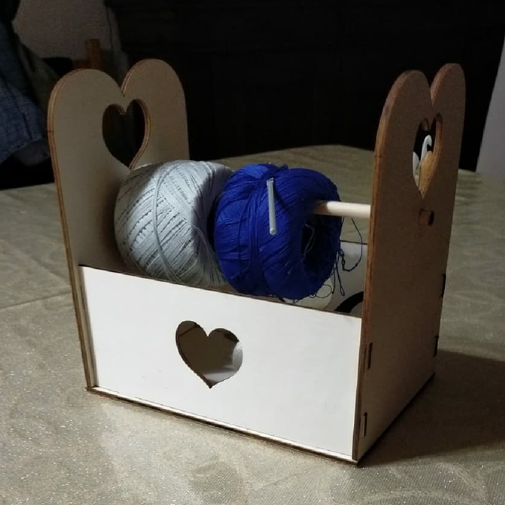 Portagomitolo per Uncinetto in Legno