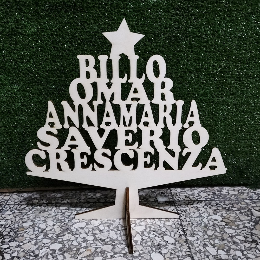 Albero di Natale in Legno con nomi personalizzati