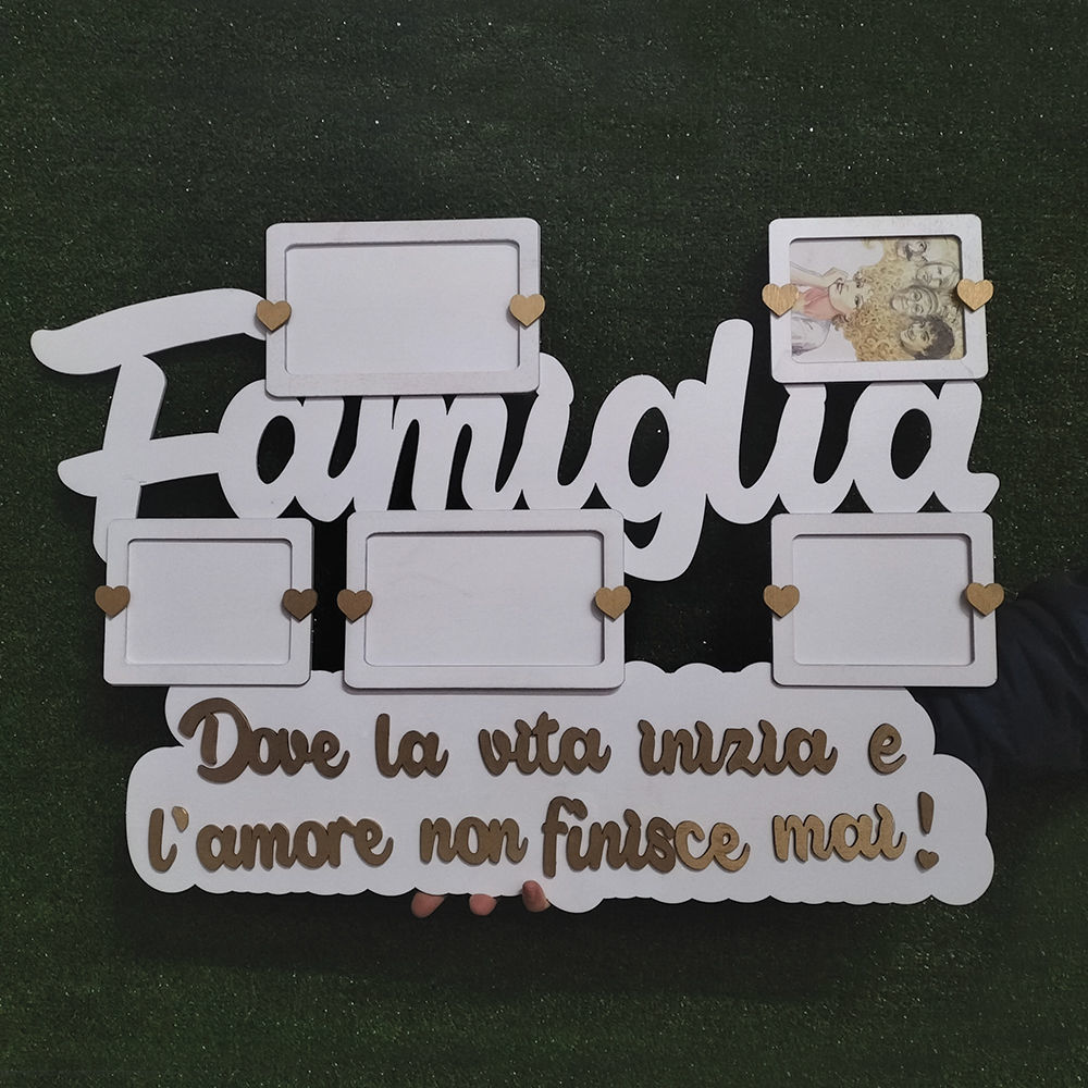 Bacheca con quattro cornici e scritta personalizzabile