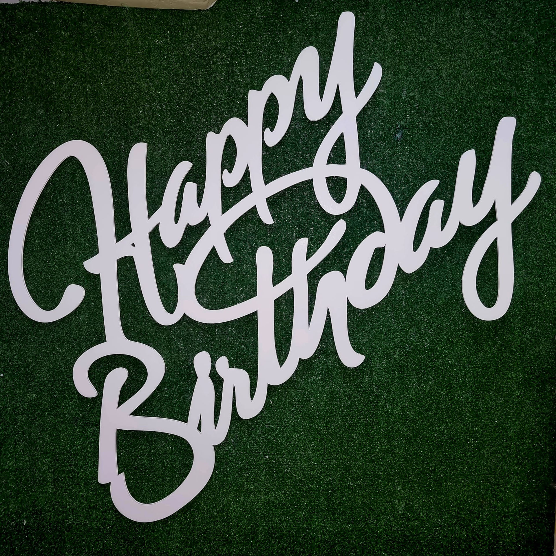 Scritta da parete "Happy Birthday" in Polifoam colorata
