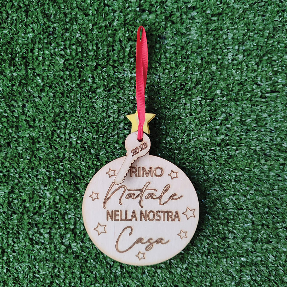 Pallina Natalizia in Legno con Chiave e Incisione Personalizzata
