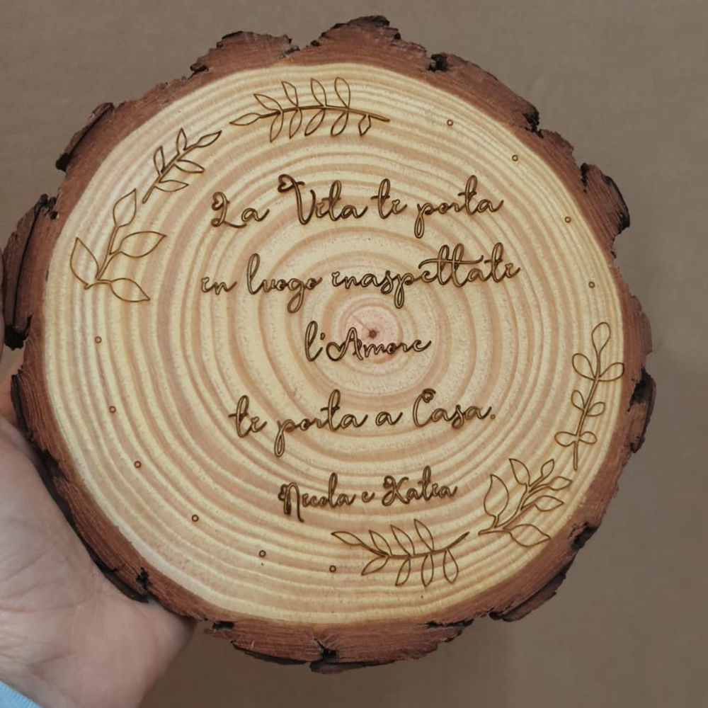 Portafedi in legno a forma di tronchetto personalizzato