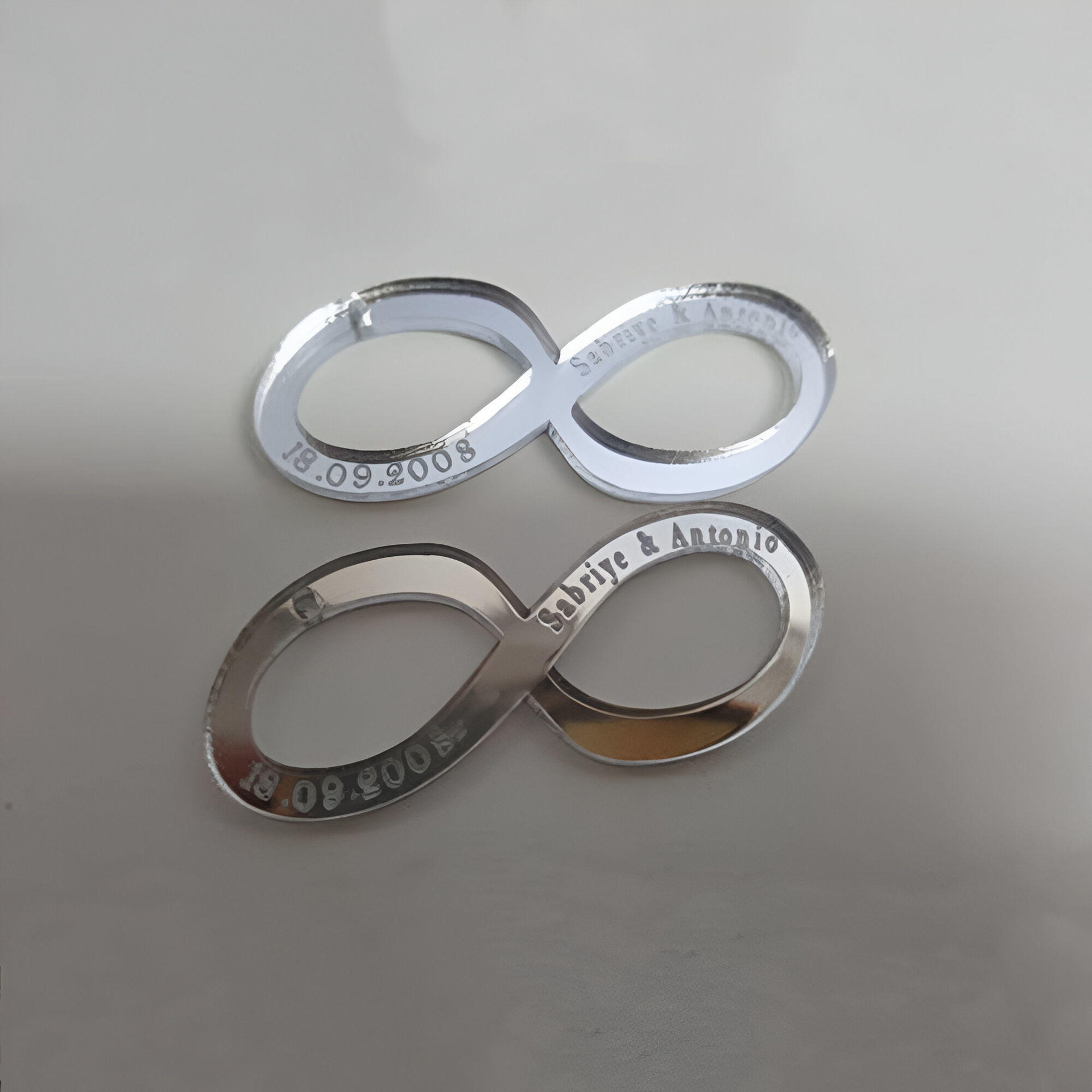 Ciondolo in Plexiglass con il Simbolo dell'Infinito